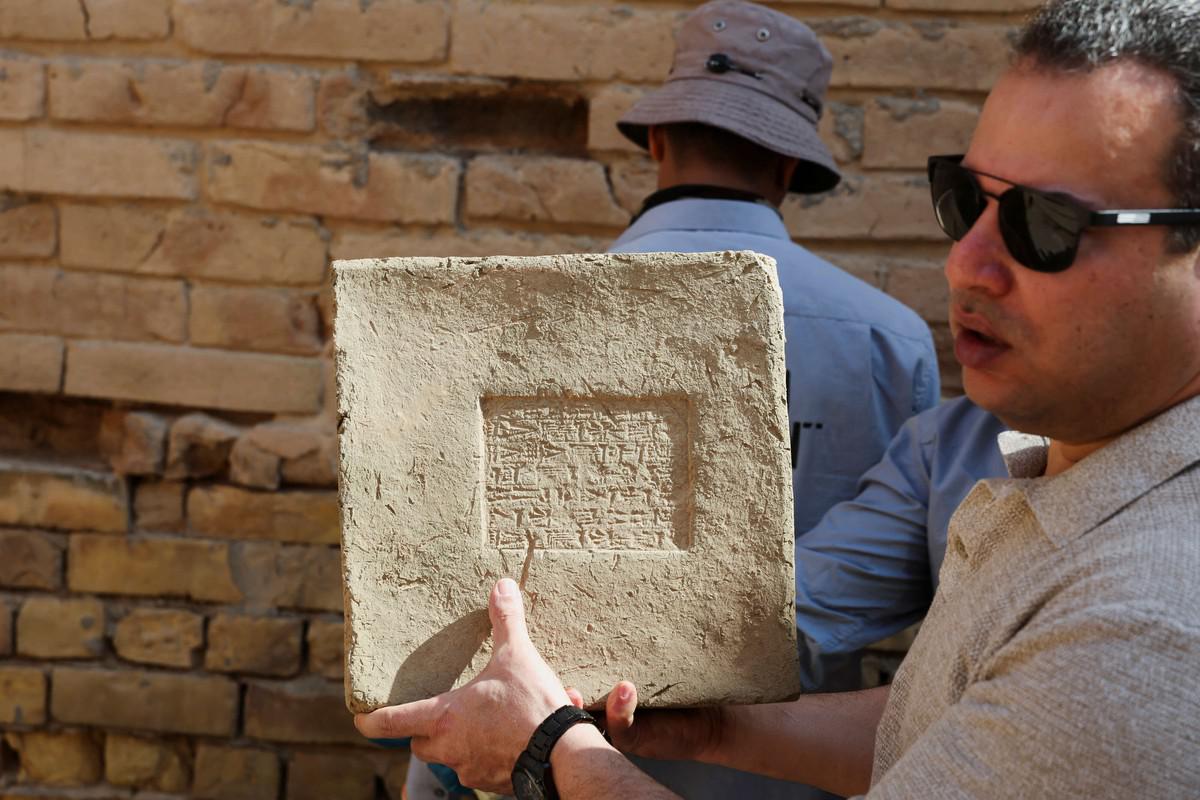 شاهد على تاريخ السياسة العراقية