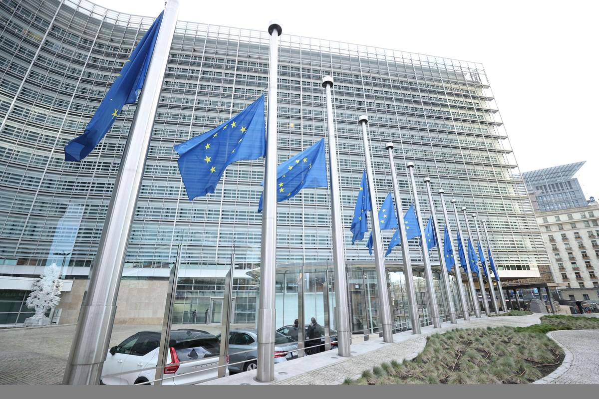 البرلمان الأوروبي يخضع لضغوط اليمين المتطرف