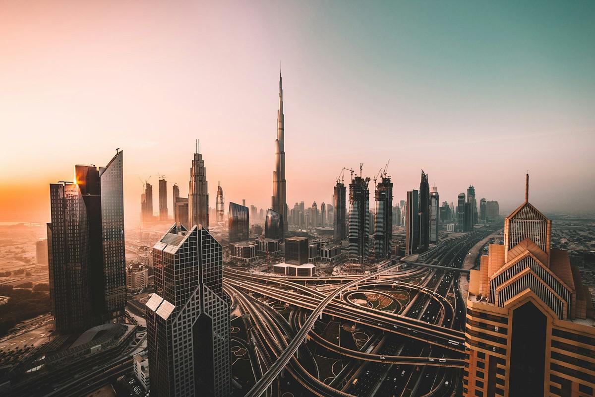 الإمارات تتصدر المشهد الاستثماري الدولي