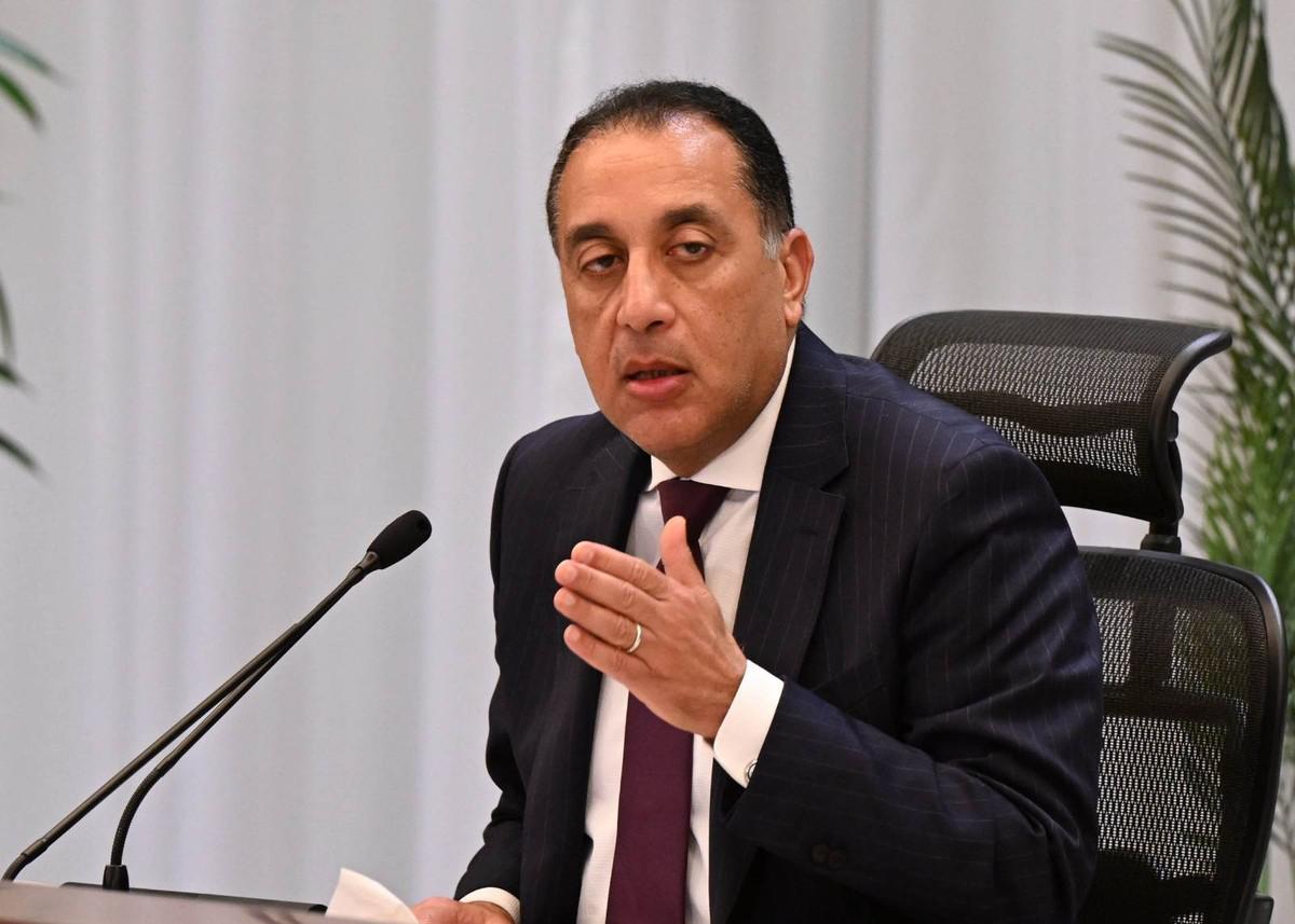 الحكومة المصرية تبدو  كأنها لا تعبأ بما يدور خارجها من ضجيج