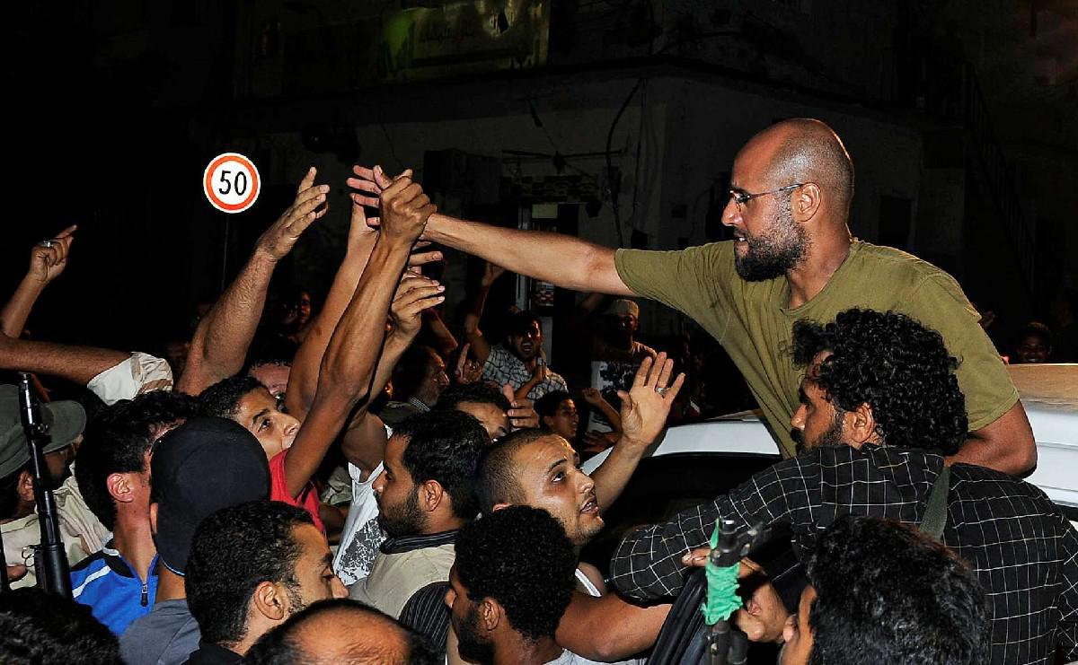 أربعة مسلحين نفذوا العملية بعد اقتحام منزل سيف الاسلام في الزنتان