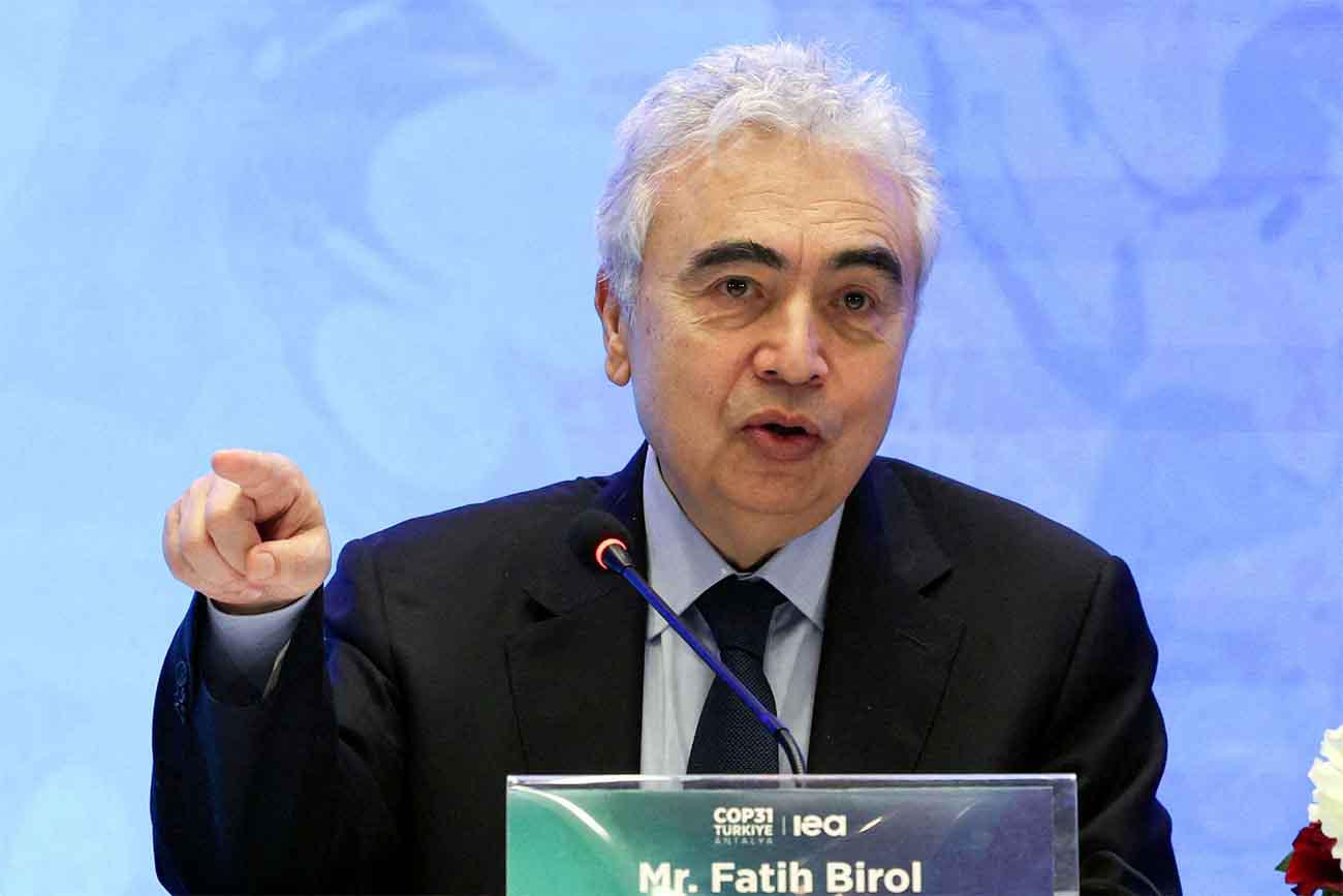 The IEA is studying the blockade's impact on the global oil market