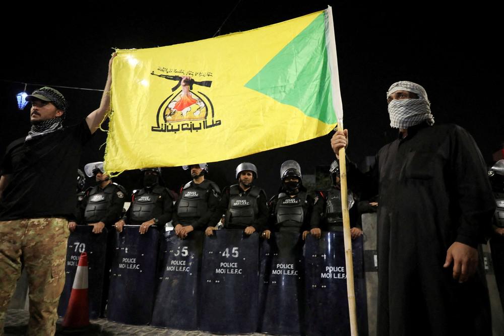 متظاهرون أمام القنصلية الكويتية في البصرة