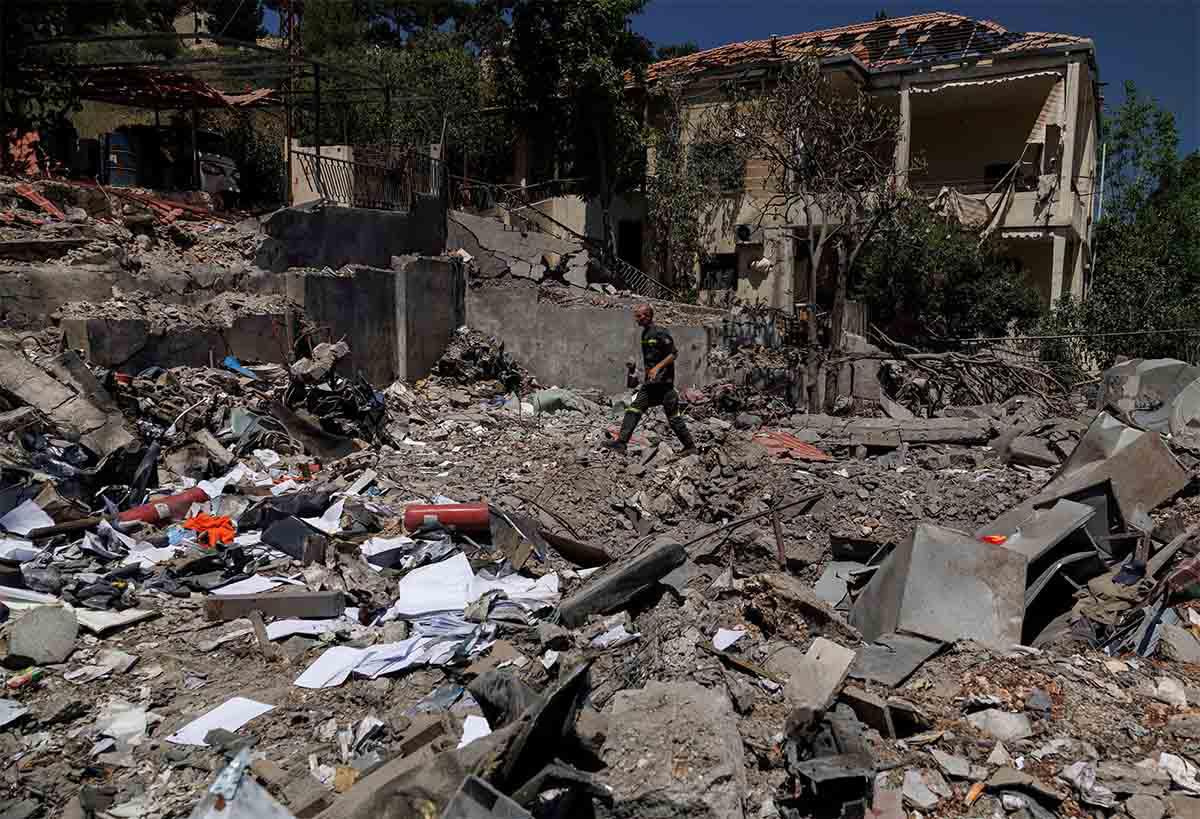 Israel has rejected calls to withdraw its forces from southern Lebanon